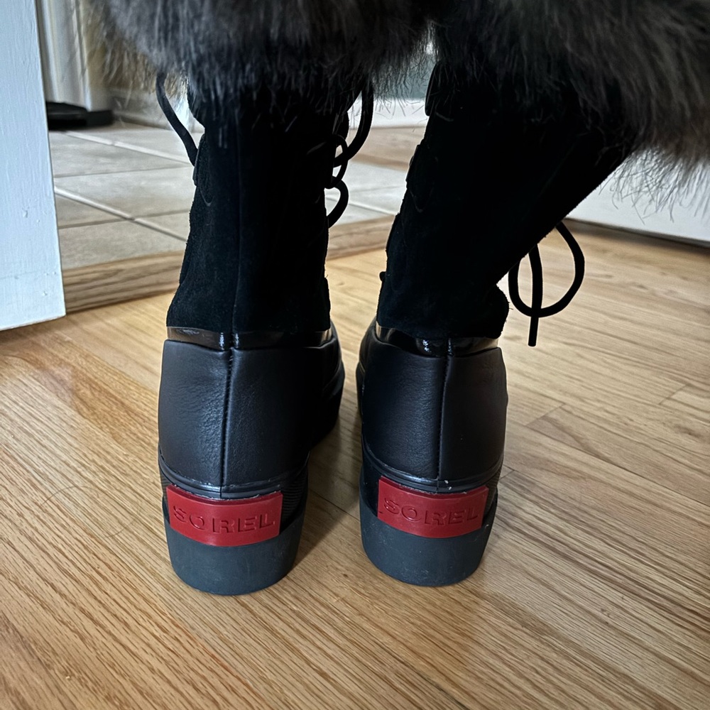 Sorel Women's Black and Red Winter Boots